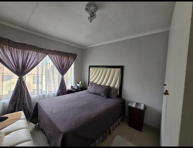 2 BEDROOM PROPERTY TO RENT IN MONDEOR